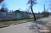 В Николаеве забор стройки перекроет путь к воинской части ВВС Украины 
