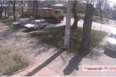 Зерновозы в городе: неуправляемый МАЗ без водителя едет по улице Николаева