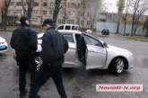 В Николаеве пьяный водитель пытался убежать от полицейских, а затем заперся в автомобиле