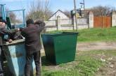 В Большой Коренихе заменили 19 старых мусорных контейнеров на новые
