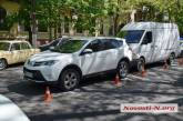 В центре Николаева микроавтобус «догнал» Toyota RAV4