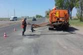 В Николаевской области продолжается ямочный ремонт на дорогах