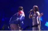 Во время выступления Джамалы на сцену Евровидения выбежал фанат и показал голый зад. ВИДЕО
