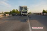 На трассе под Николаевом столкнулись микроавтобус «Мерседес» и седельный тягач «Рено» 