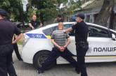 В Николаеве патрульные оперативно задержали мужчину, который сорвал с шеи женщины цепочку
