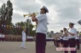 В Николаеве спустили на воду венки в память о погибших моряках на праздновании 25-й годовщины ВМС. ВИДЕО