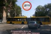 В Киеве троллейбус влетел в стену жилого дома