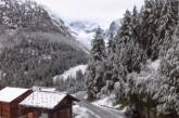 Лето сошло с ума: Швейцарию после длительной жары засыпало снегом