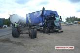 На трассе «Николаев-Херсон» огромная пробка — столкнулись 3 грузовика. Погиб водитель