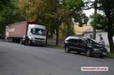 В Николаеве столкнулись седельный тягач Renault и Dodge Ram Van