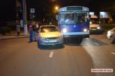 В центре Николаева столкнулись троллейбус и «Шевроле»