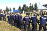 Саакашвили на границе встречают палатки и Донбасс