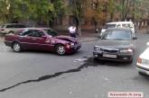 В Николаеве столкнулись «Мерседес» и «Мазда» - водитель разговаривал по мобильному