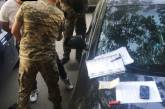 В Николаеве на взятке в $1500 задержали военного, обещавшего «отмазать» контрактника от службы в АТО
