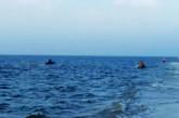 На Черноморской косе спасатели помогли рыбаку, у которого перевернулась лодка