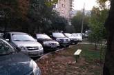 В Николаеве из-за отсутствия парковочных мест водители паркуются прямо на тротуарах