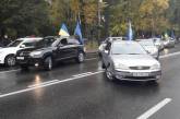 Вблизи ВР заблокировали машины "Автомайдана" и изымают молотки. ВИДЕО