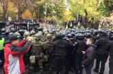 Новые столкновения под ВР: силовики заблокировали автомобиль со звуком для акции протеста