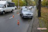 В центре Николаева «Ланос» без водителя пересек проспект и врезался в бордюр