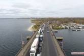 В Николаеве огромная пробка на Ингульском мосту: видео с высоты