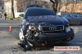 В центре Николаева столкнулись Suzuki и Audi: один человек госпитализирован