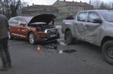 В Николаеве «Тойота» на евробляхах столкнулась с двумя автомобилями 