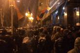 После вече на Майдане часть митингующих отправились под стены ГПУ