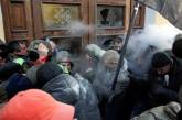В ходе стычек возле Октябрьского дворца в Киеве пострадали 60 нацгвардейцев