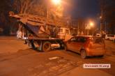 В центре Николаева столкнулись автовышка, «Ниссан» и «Ауди» 