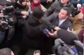 В Киеве митингующий напал на начальника областной полиции. ВИДЕО