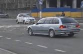 На Адмиральской BMW на «евробляхах» снес ограждение и скрылся