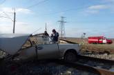  В Запорожской области пассажирский поезд сбил легковушку