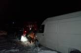 Николаевские спасатели пять раз за сутки вытаскивали машины из снежных сугробов