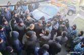 В центре Одессы «стенка на стенку» вышли сотрудники двух охранных фирм. ВИДЕО