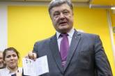 Как Порошенко удалось улететь на Мальдивы по чужому паспорту