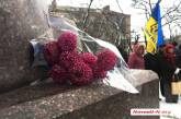 Ко Дню Соборности Украины в Николаеве возложили цветы к памятникам Шевченко и Черновола