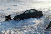 На Николаевщине спасатели освободили из снежной ловушки два автомобиля