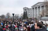В Киеве радикалы глушат музыкой молебен прихожан Десятинной церкви. ВИДЕО
