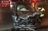 В Киеве Mercedes вылетел на встречку и спровоцировал смертельное ДТП