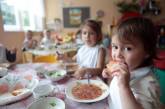 В Николаеве детей, чьи родители погибли в зоне АТО, в детских садах будут кормить бесплатно