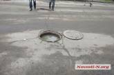 Николаевцы жалуются на открытый, заполненный водой люк на пешеходном переходе
