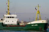 Украинские моряки просят о помощи на рейде одного из греческих портов Крита