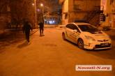 Работнику охранной фирмы проломили голову в центре Николаева и забрали пистолет