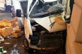На Ровенщине "Мерседес" с хлебом протаранил банк: погиб водитель