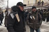 На суд по отстранению Труханова пришли активисты с картонными топорами