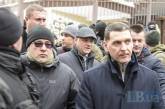 Националисты пытались избить Труханова возле суда