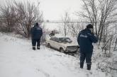 На Николаевщине спасатели достали ВАЗовскую "шестерку" из кювета