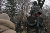 В Киеве неизвестные ограбили могилу Леси Украинки. ФОТО