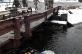 В Николаеве из понтонов аварийного Аляудского моста продолжают откачку воды