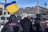 В Петербурге на акции памяти Немцова задержали активиста с Флагом Украины